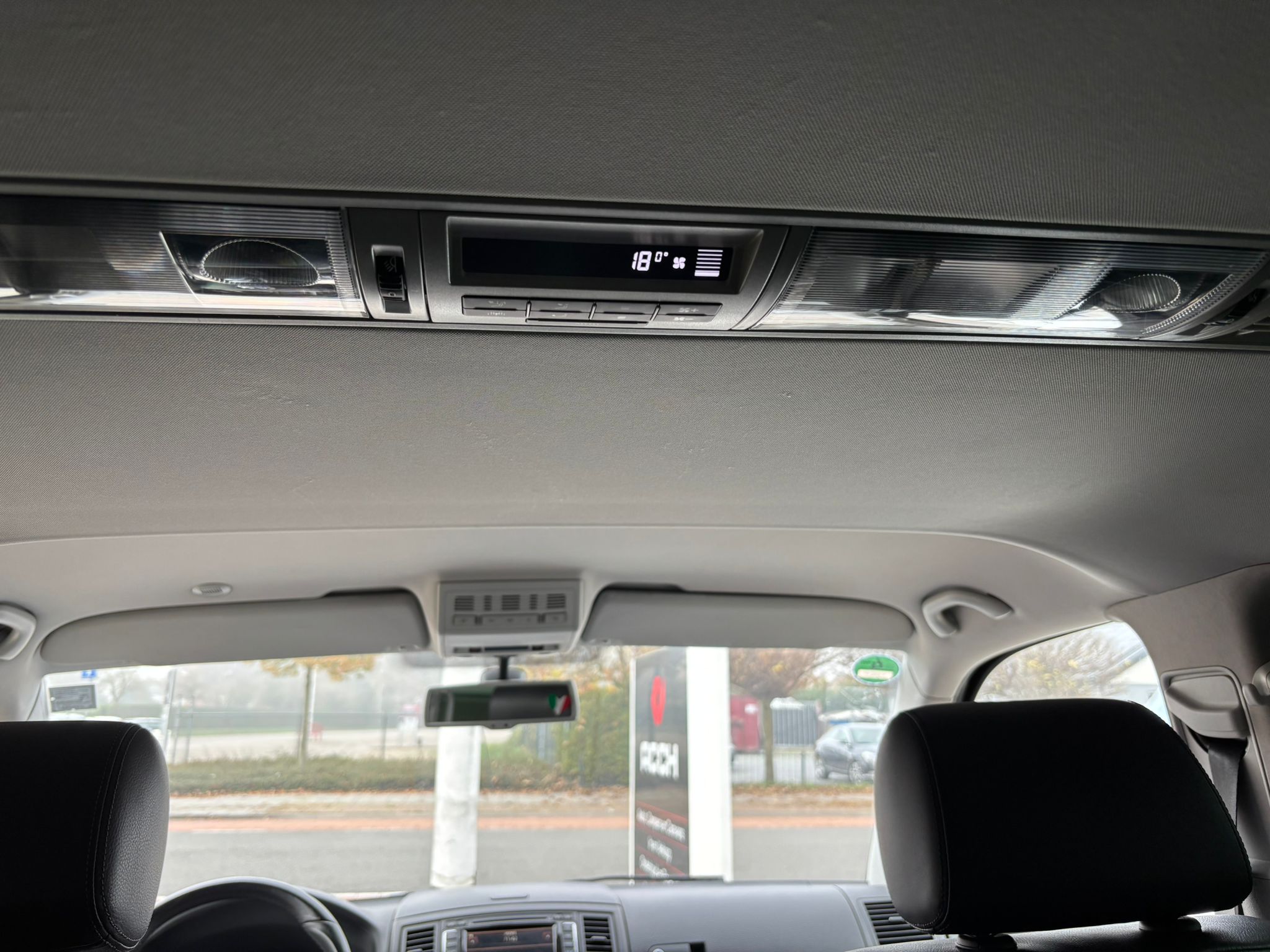 Volkswagen Multivan 2.0TDI DSG 4 Motion - Image 13