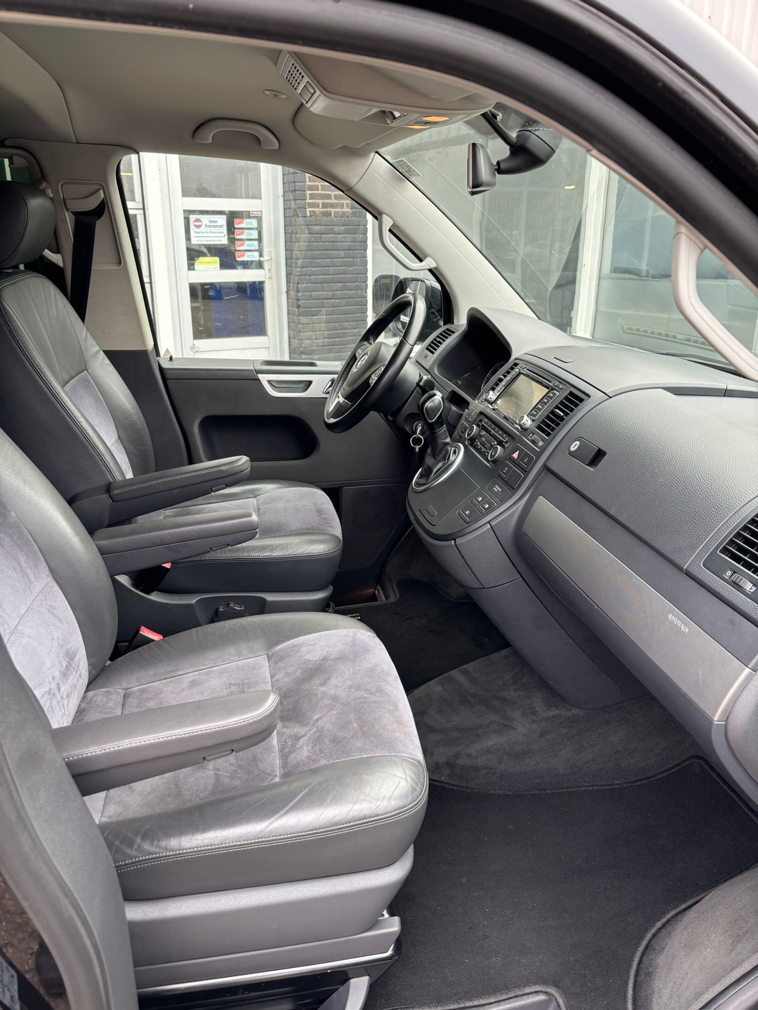 Volkswagen Multivan 2.0TDI DSG 4 Motion - Image 21